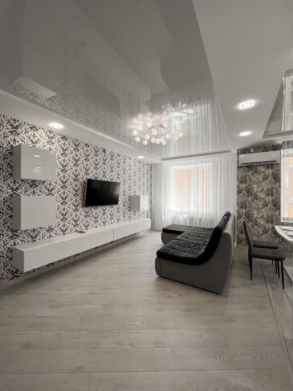 люкс 2-к у центрі - мережа Helen Apartment