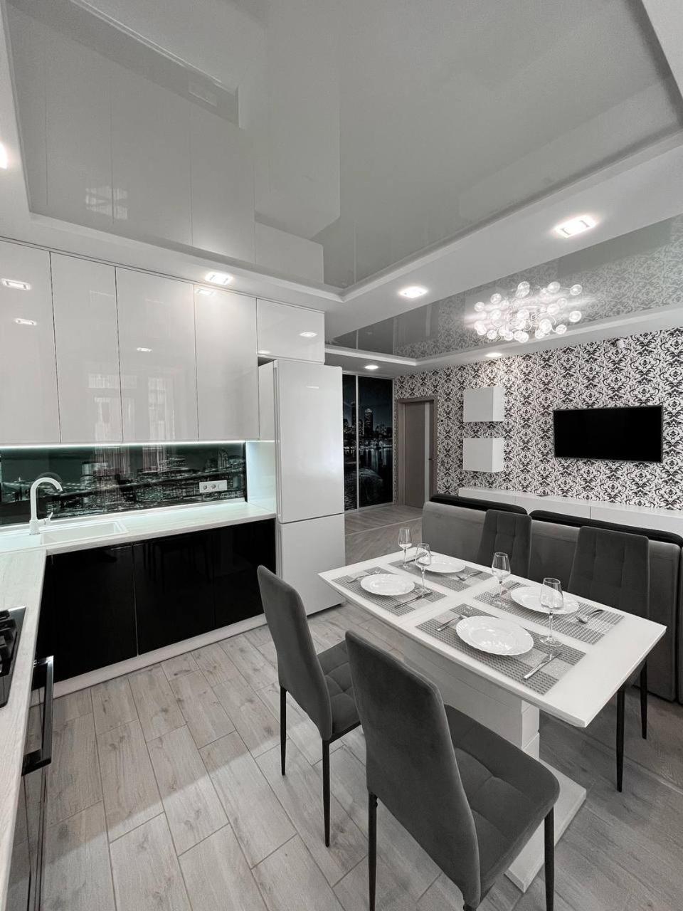 Apartment люкс 2-к у центрі - мережа Helen *