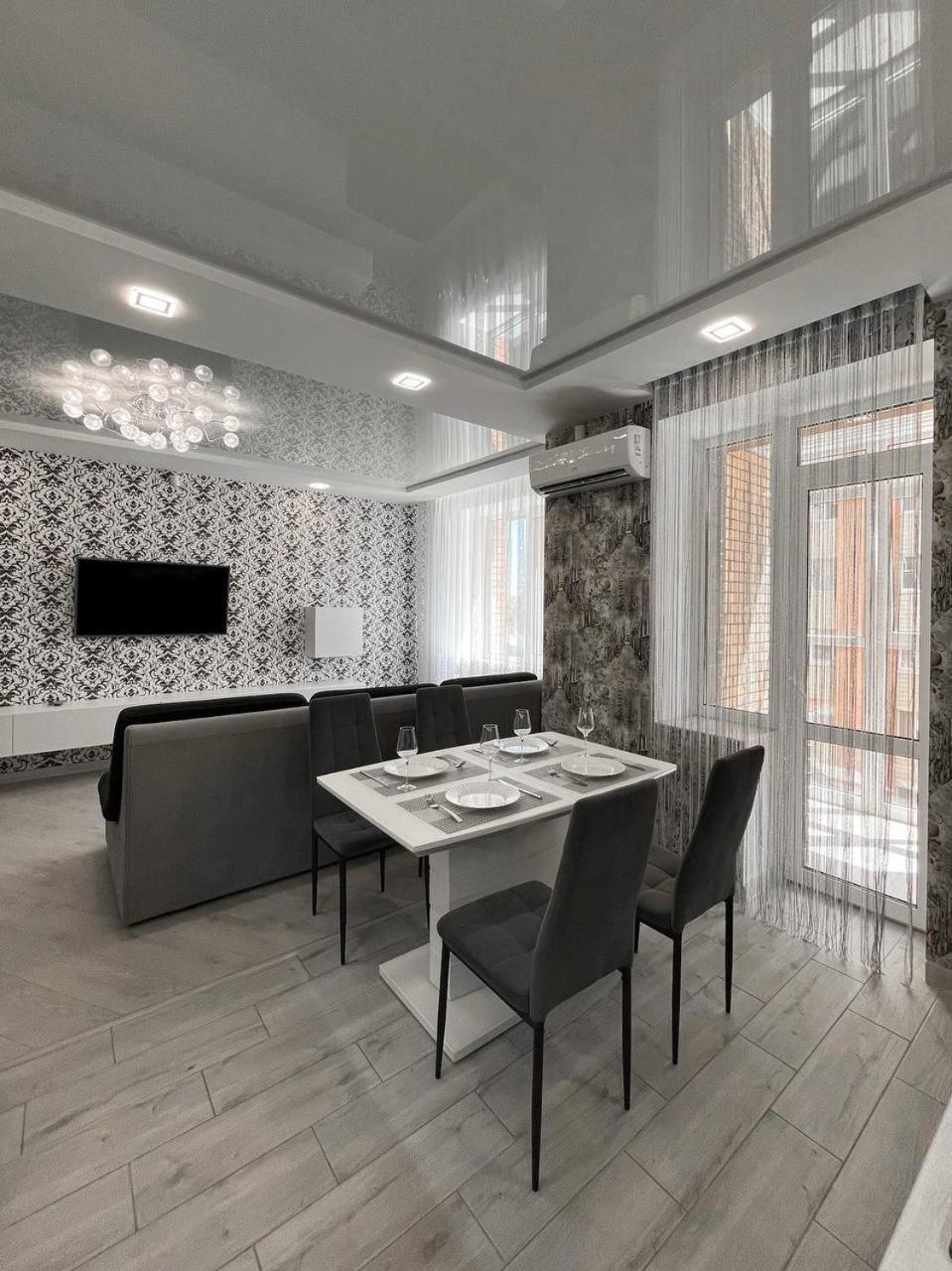 Apartment люкс 2-к у центрі - мережа Helen