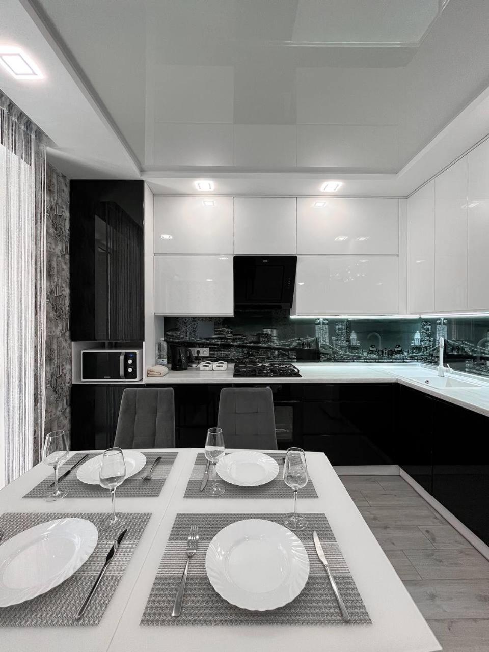 люкс 2-к у центрі - мережа Helen Apartment Poltava